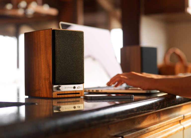 Benefits of Near-Field Listening for Desktop Users