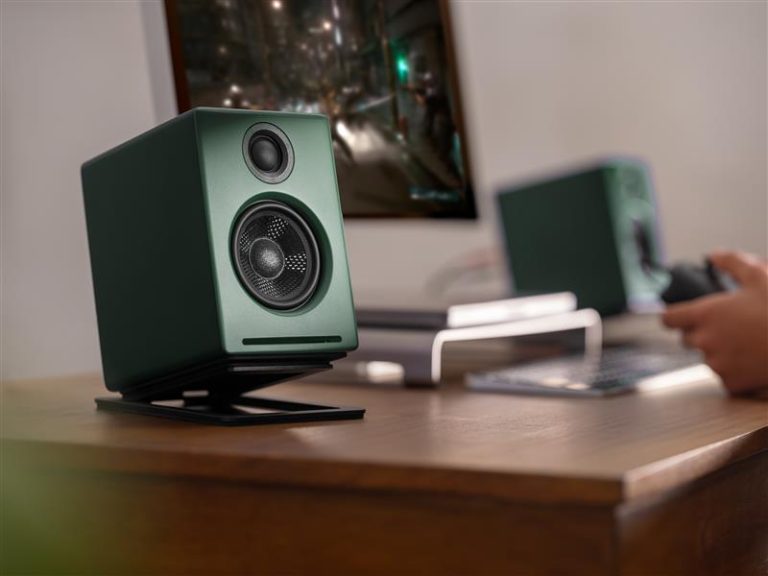 Does Volume Affect Audio Clarity? How Speaker Size, Woofers, and Amplification Shape Your Sound 